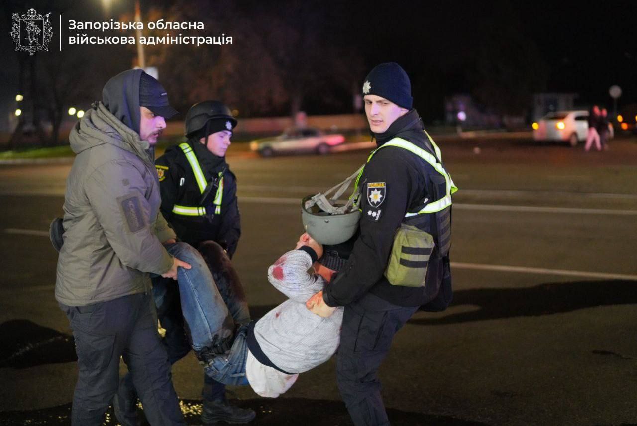 Удар по Запорожью: 12 человек остаются в больницах, из них 3 - в тяжелом состоянии — фото 1