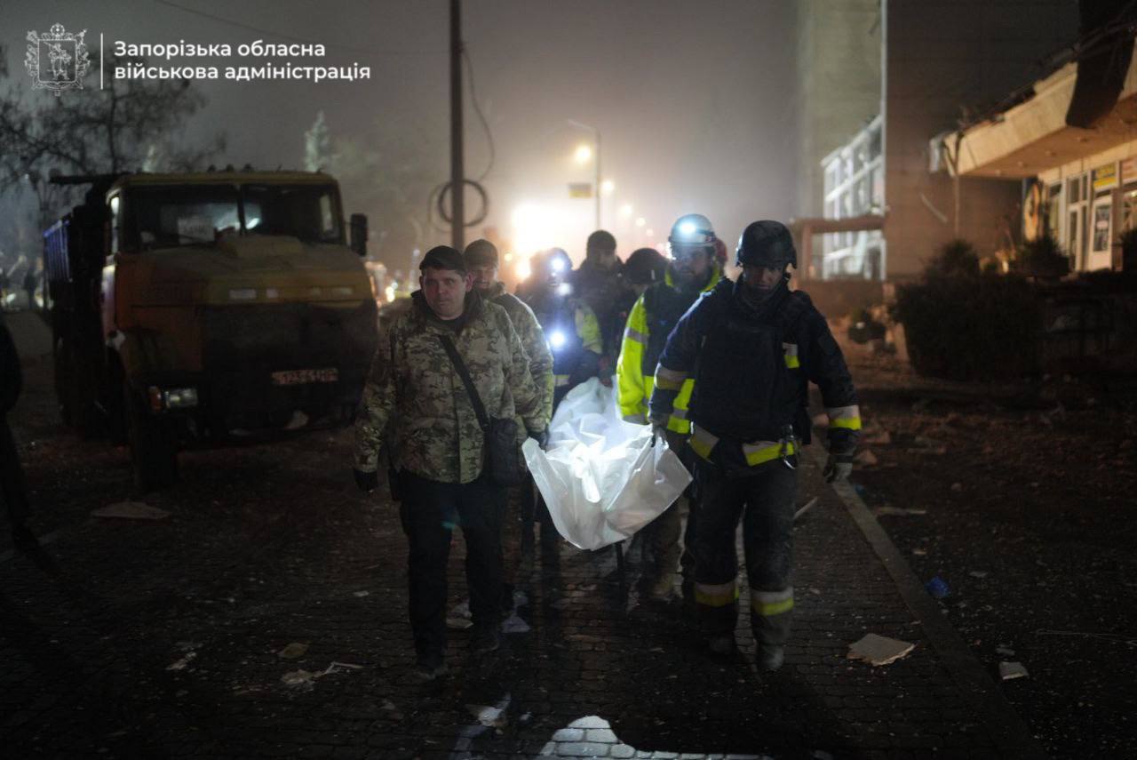 Число погибших в Запорожье увеличилось до 4 человек: фото — фото 2