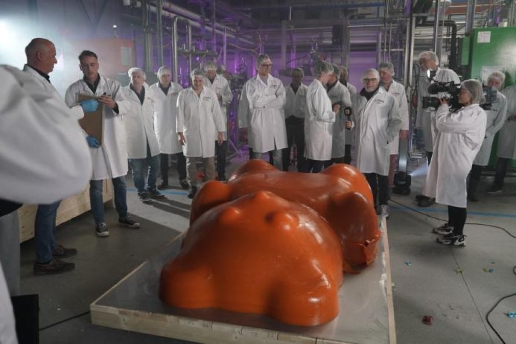 Кондитеры создали гигантского мармеладного мишку весом в 1728 кг: фото — фото
