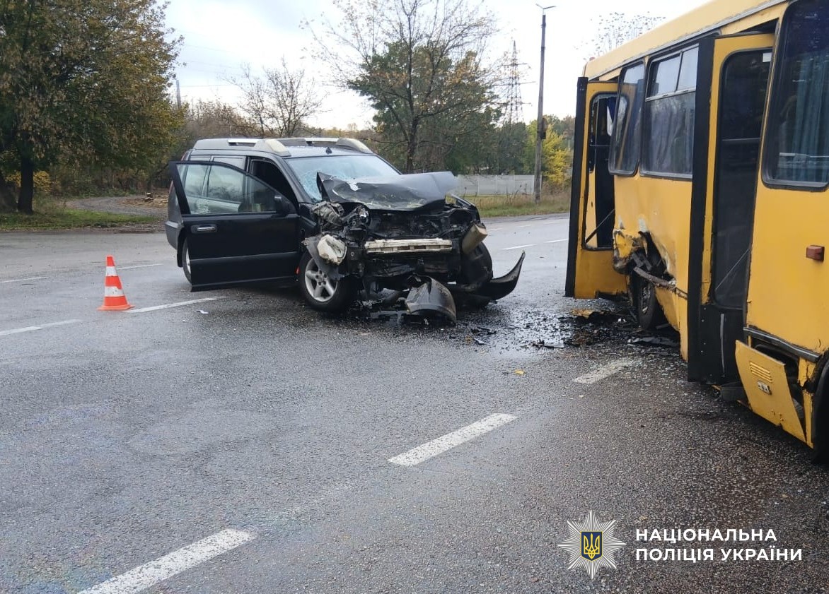 Семеро людей постраждали в ДТП за участю автобуса в Кіровоградській області — фото 2