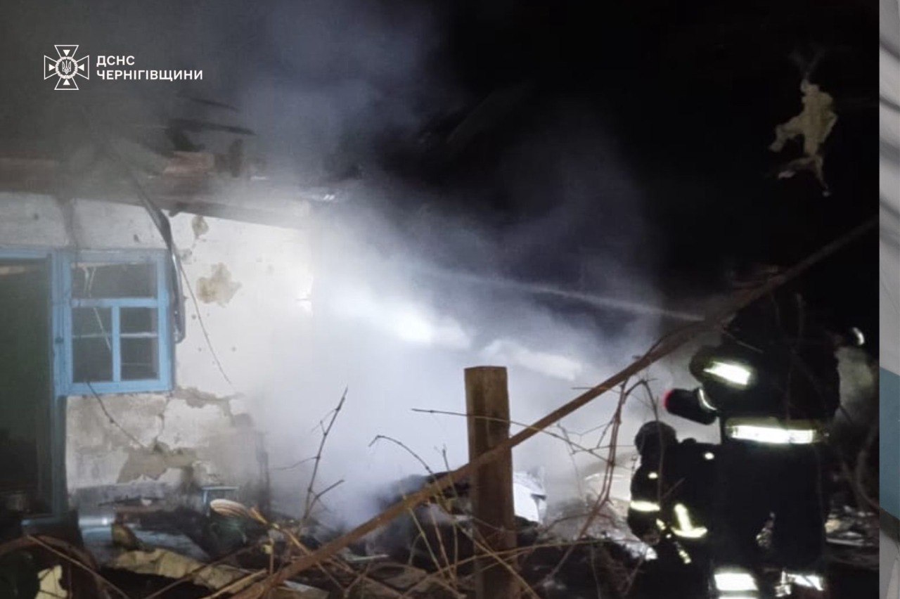 Три человека пострадали в своих домах в результате российского удара по Черниговской области — фото 1