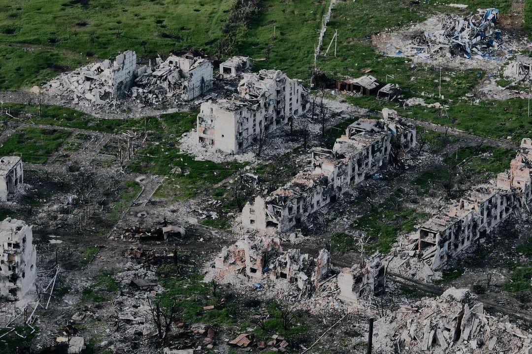 Город, которого больше нет: опубликованы ужасающие фото разрушенной Марьинки — фото