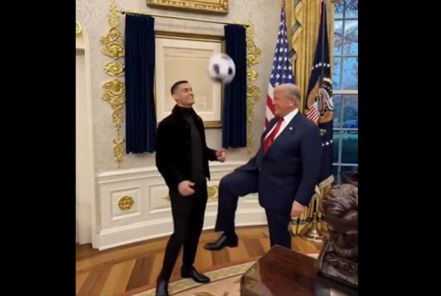 Трамп показал, как играет в футбол с Криштиану Роналду, но видео создал ИИ — фото 2