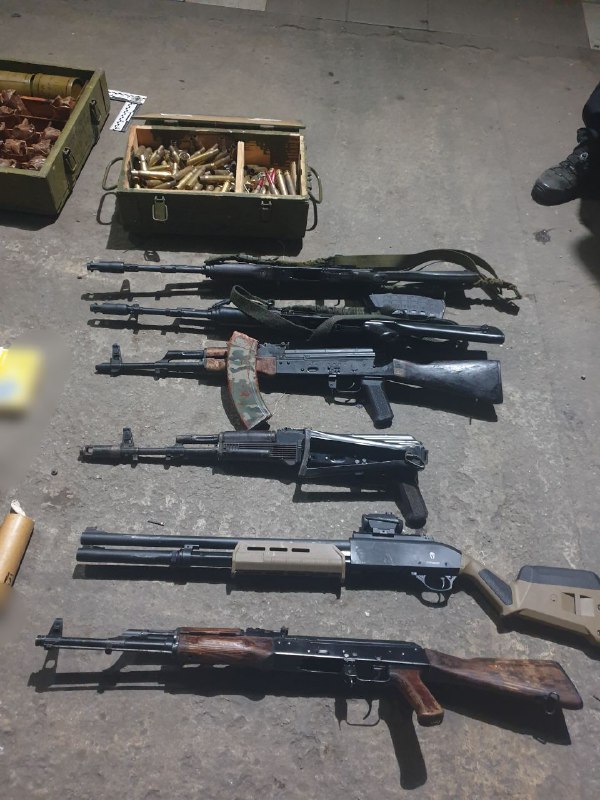 У посадовця військкомату на Київщині знайшли арсенал зброї — фото