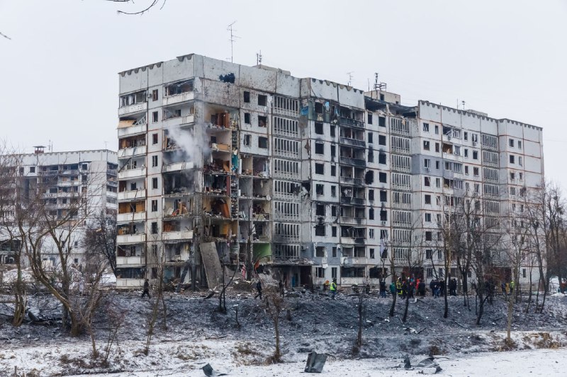 В Харькове из-под завалов дома достали тела еще двух человек — фото