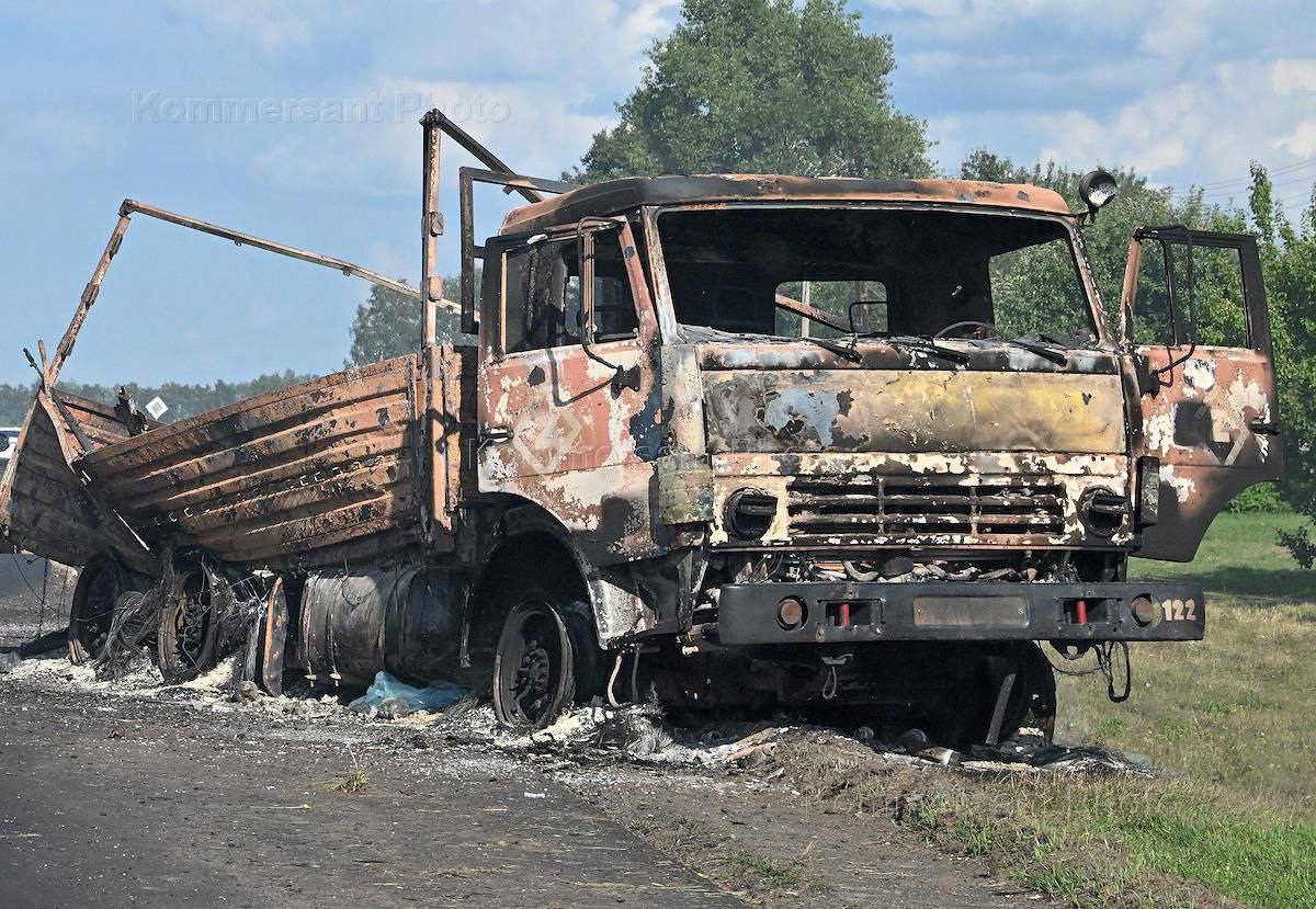 Появились жуткие фото разбитой российской военной колонны в Курской области — фото 3