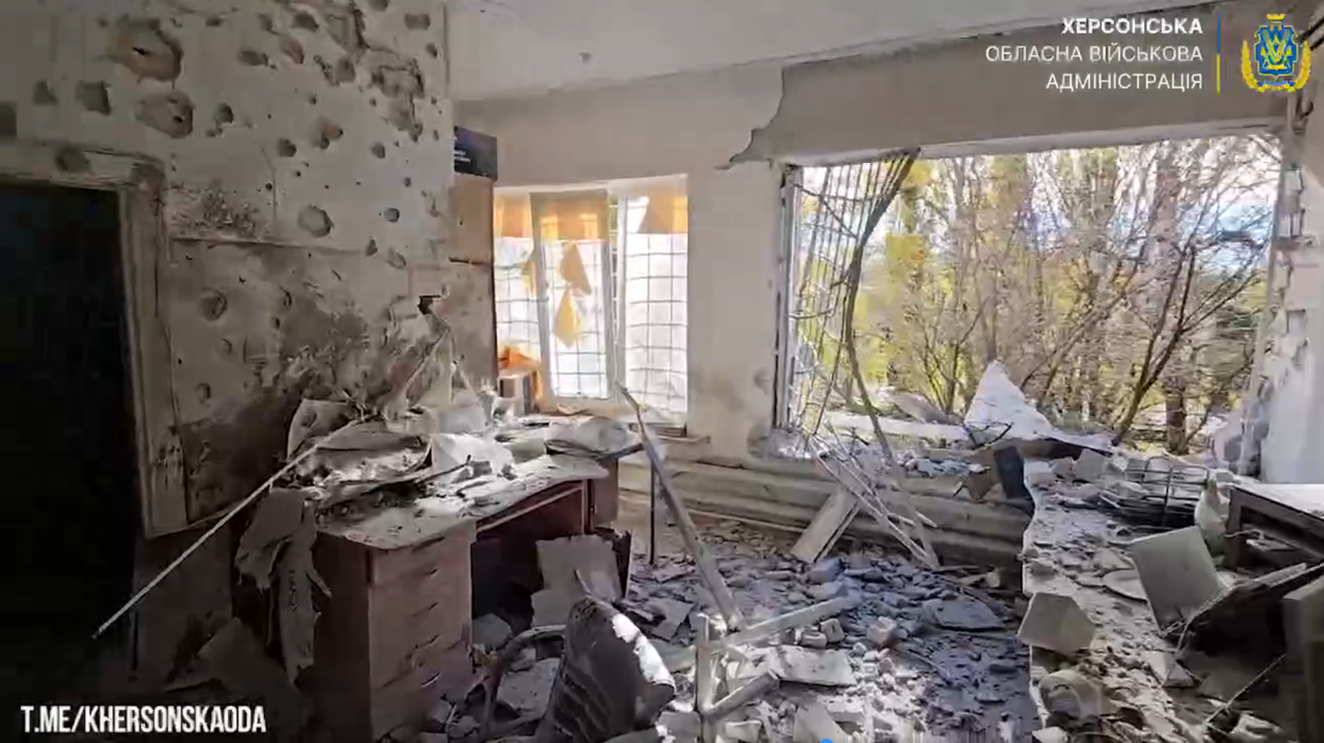 Росіяни завдали удару по дитячій лікарні у Херсоні: серед поранених дитина — фото 4