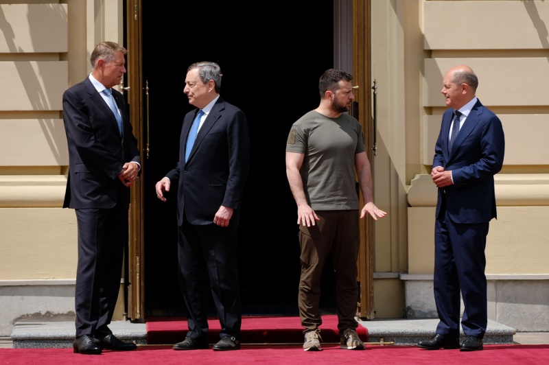 В Кремле отреагировали на визит Макрона и Шольца в Киев — фото