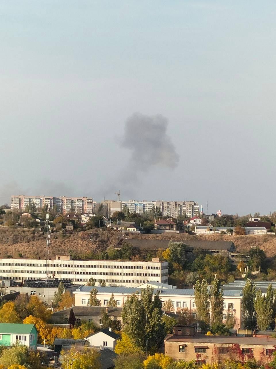 У Херсоні, Донецьку та Бердянську пролунали потужні вибухи: перші деталі — фото