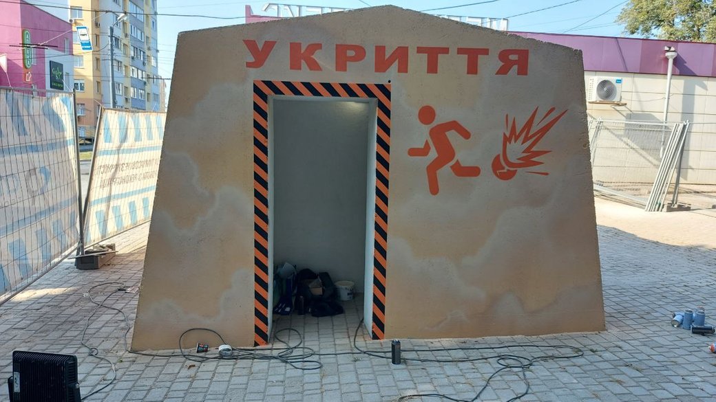 У Харкові встановили першу зупинку-укриття (фото, відео) — фото 2