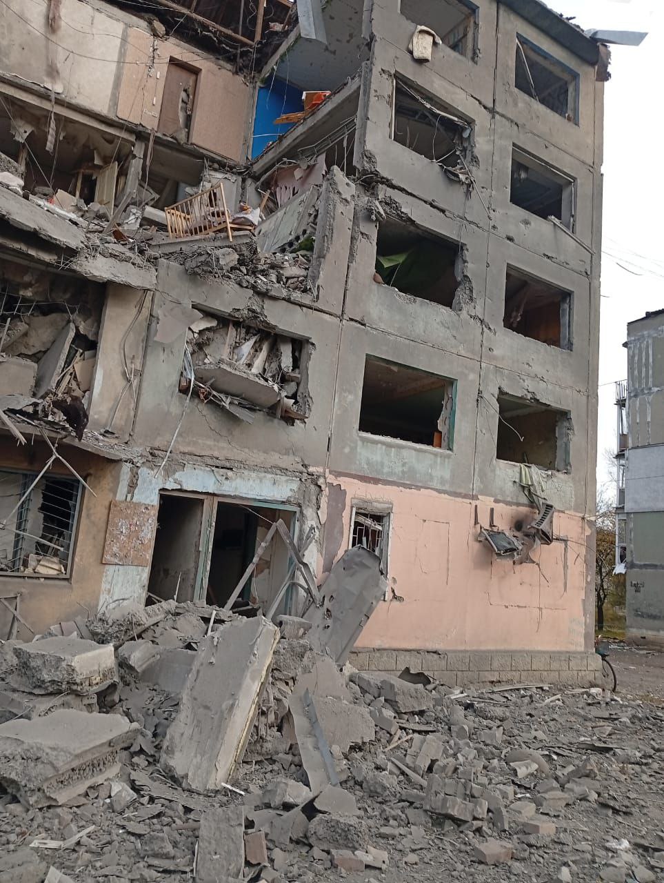 Росіяни 20 разів обстріляли населені пункти Донецької області: фото наслідків — фото 1