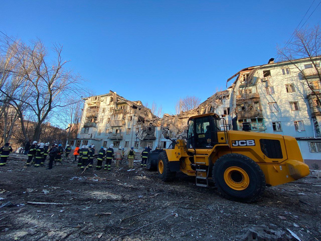 Кількість жертв удару по будинку в Запоріжжі зросла до 3 людей: кадри з місця — фото