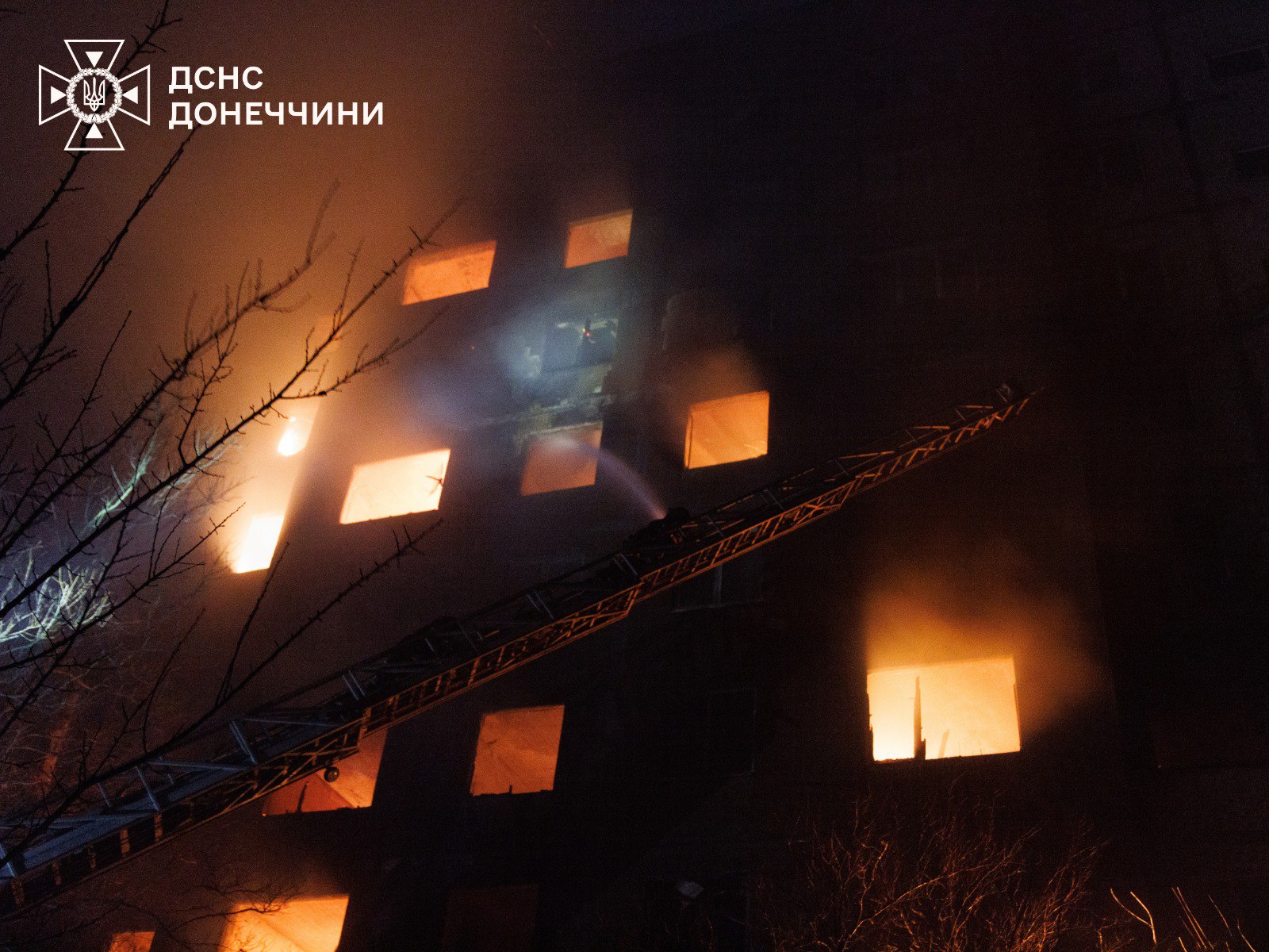 У Краматорську російський БПЛА влетів у житлову дев'ятиповерхівку: кількість жертв зросла до 2 — фото 3