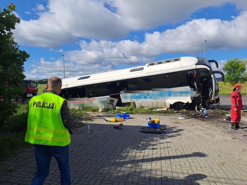 У Польщі перекинувся автобус із українцями: багато постраждалих (фото) — фото 2