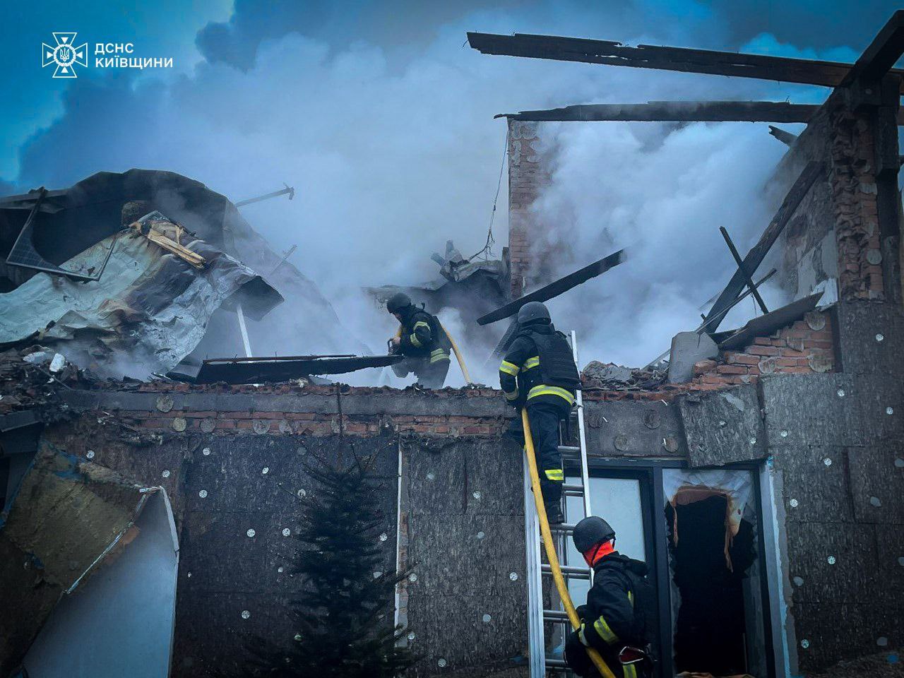 Число постраждалих у Києві зросло до 4 осіб, в області загинула жінка — фото 5