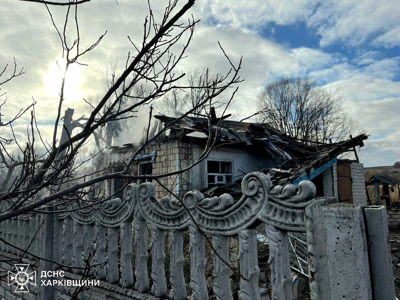 Росіяни завдали авіаудару по житлових будинках у Харківській області: фото — фото 5