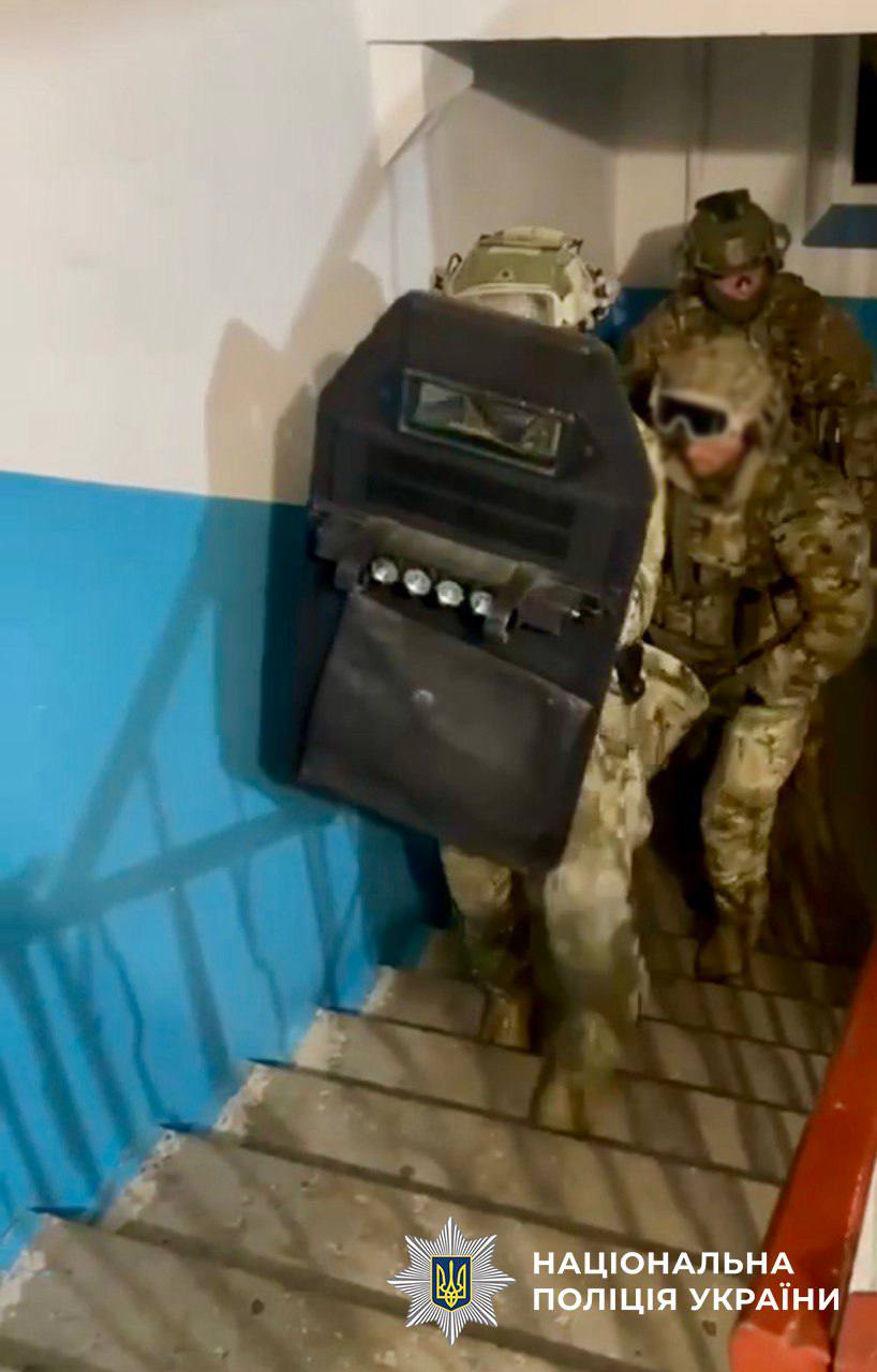 Чоловіка, причетного до вибуху на ”Укрпошті” у Києві, затримано — фото 7 Чоловіка, причетного до вибуху на ”Укрпошті” у Києві, затримано — фото 7