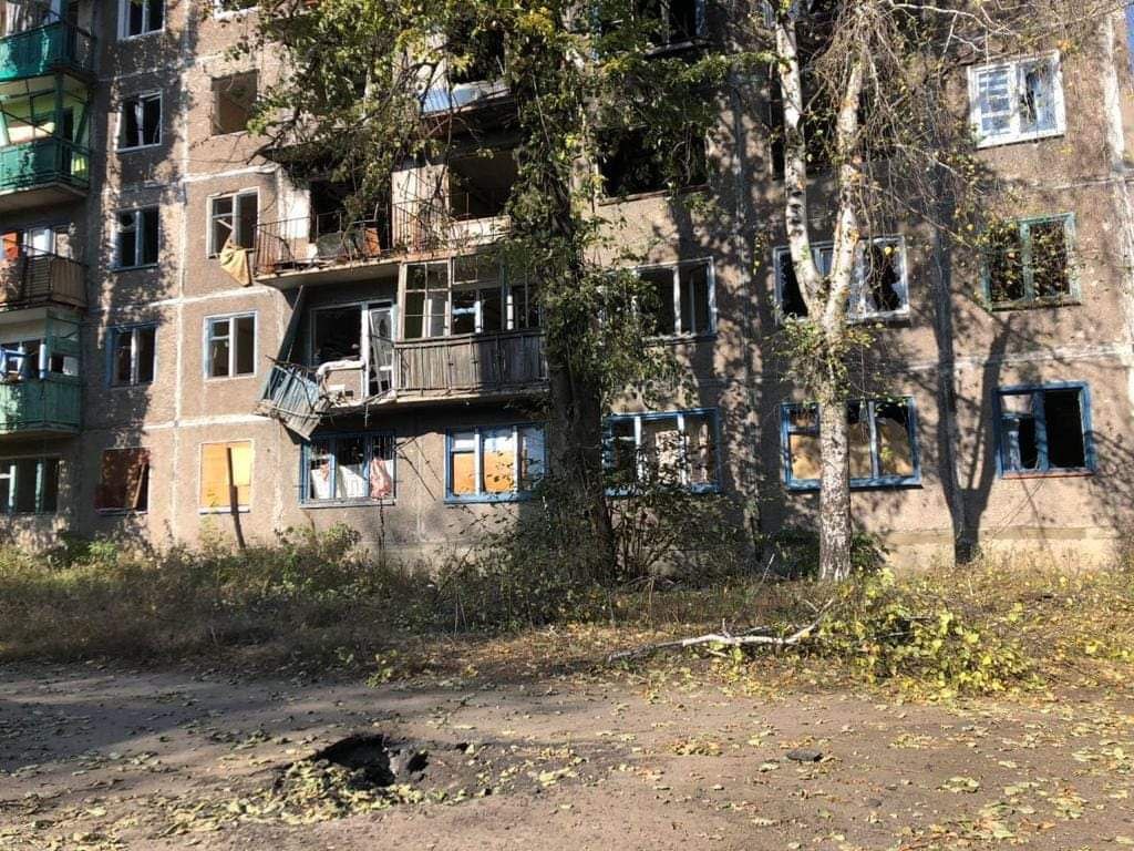Окупанти вдарили по гуртожитку у Слов'янську: під завалами люди — фото