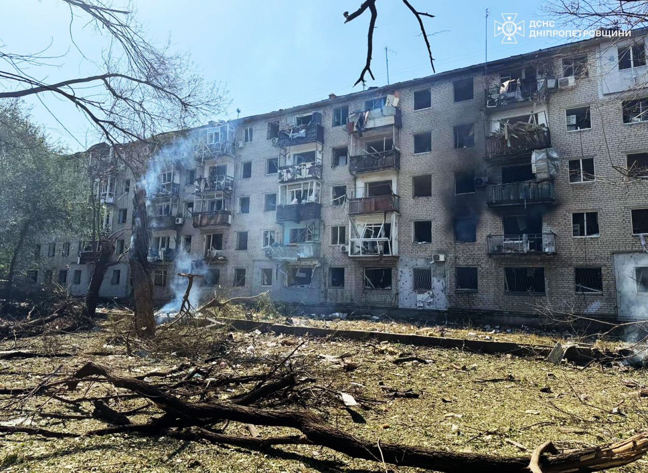 Спасатели показали последствия обстрела Павлограда: число раненых выросло до 40 — фото 3