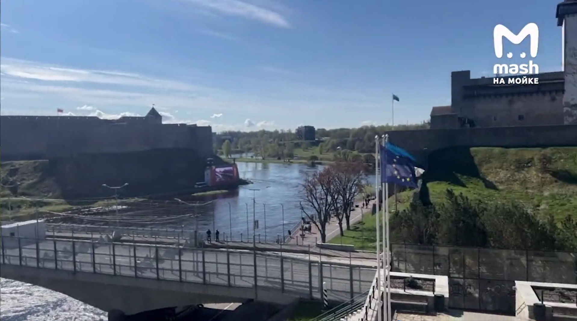 В Естонії на кордоні з Росією вивісили банер із Путіним в образі Гітлера — фото 2