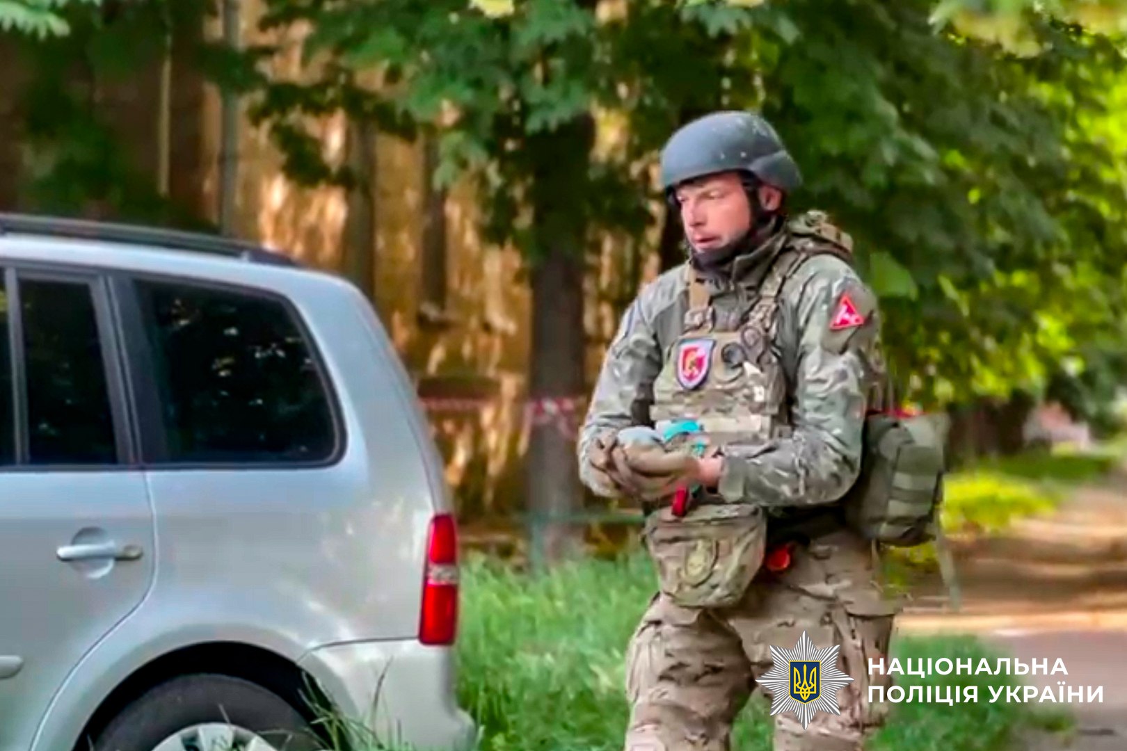 Росіяни вдарили по Києву касетними боєприпасами, їх елементи вибухотехніки виносили просто із квартир — фото 4