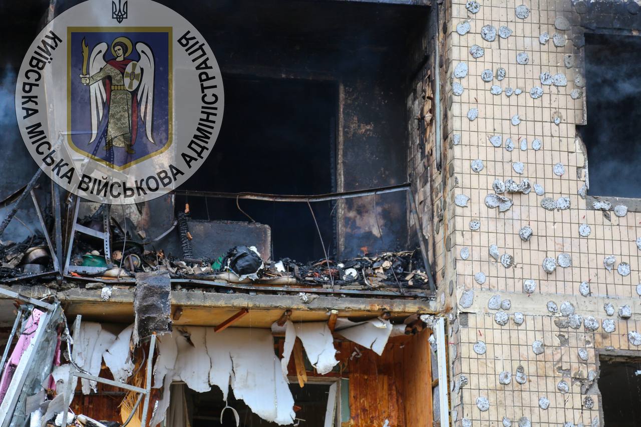Растет число жертв ракетного удара в Соломенском района Киева: фото последствий российской атаки — фото 2