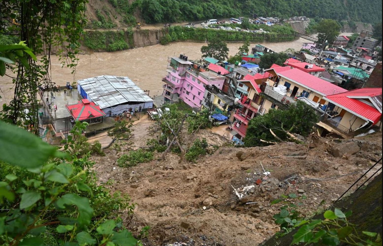 Понад 50 людей загинули в Індії через дощ, що спровокував зсуви (фото) — фото
