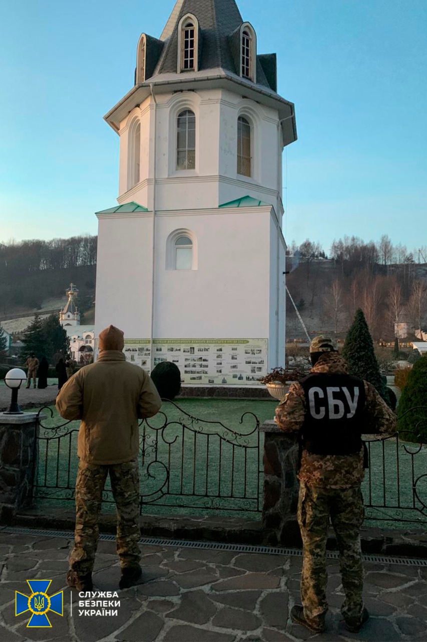 СБУ проводит обыск в Мукачевской епархии УПЦ МП, она связана с Медведчуком — фото