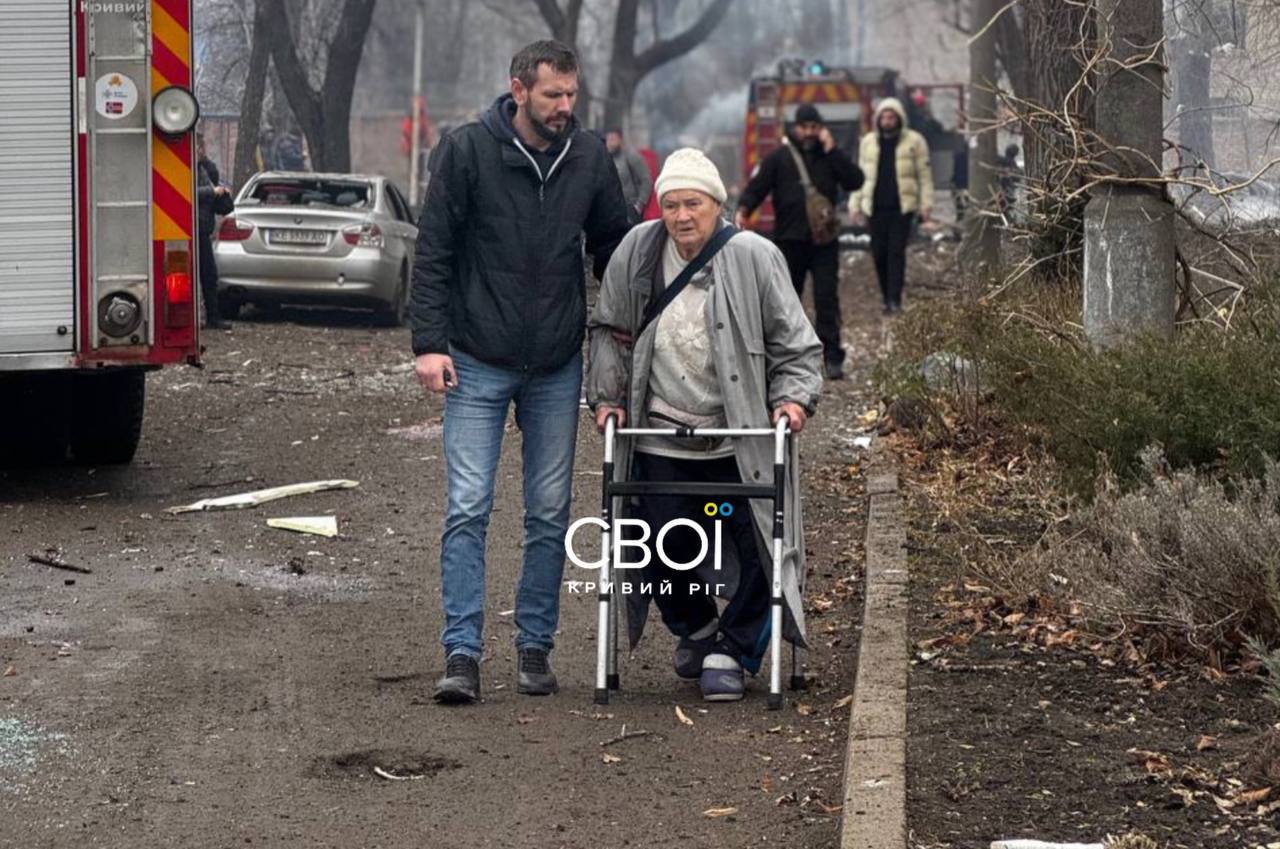 Під час обстрілу Кривого Рогу місцевий житель втратив другу дружину, першу він поховав у Херсоні у 2022 — фото 4