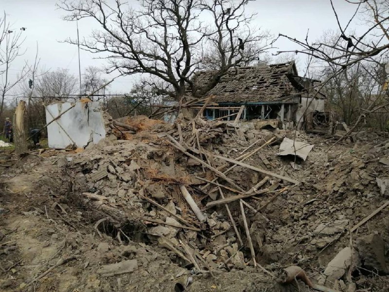 Россияне ночью уничтожали село в Херсонской области, есть погибший — фото 1