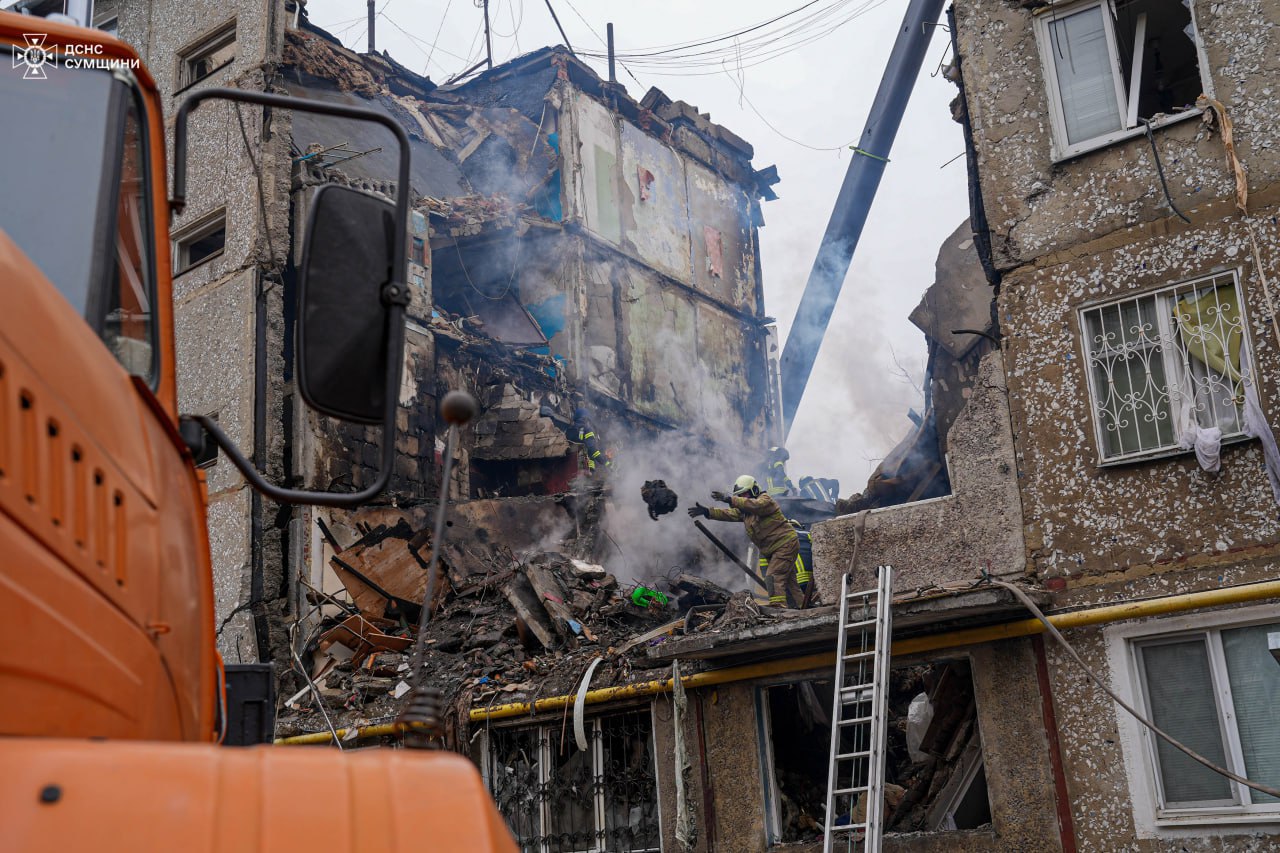 В Сумах из-под завалов дома деблокировали еще одно тело — фото