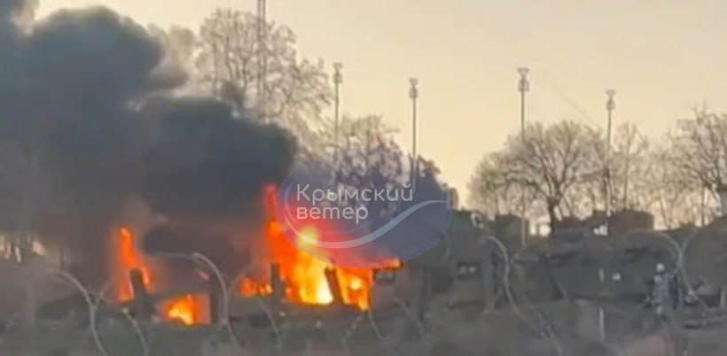 В сети показали, как горела военная техника россиян на аэродроме Бельбек — фото