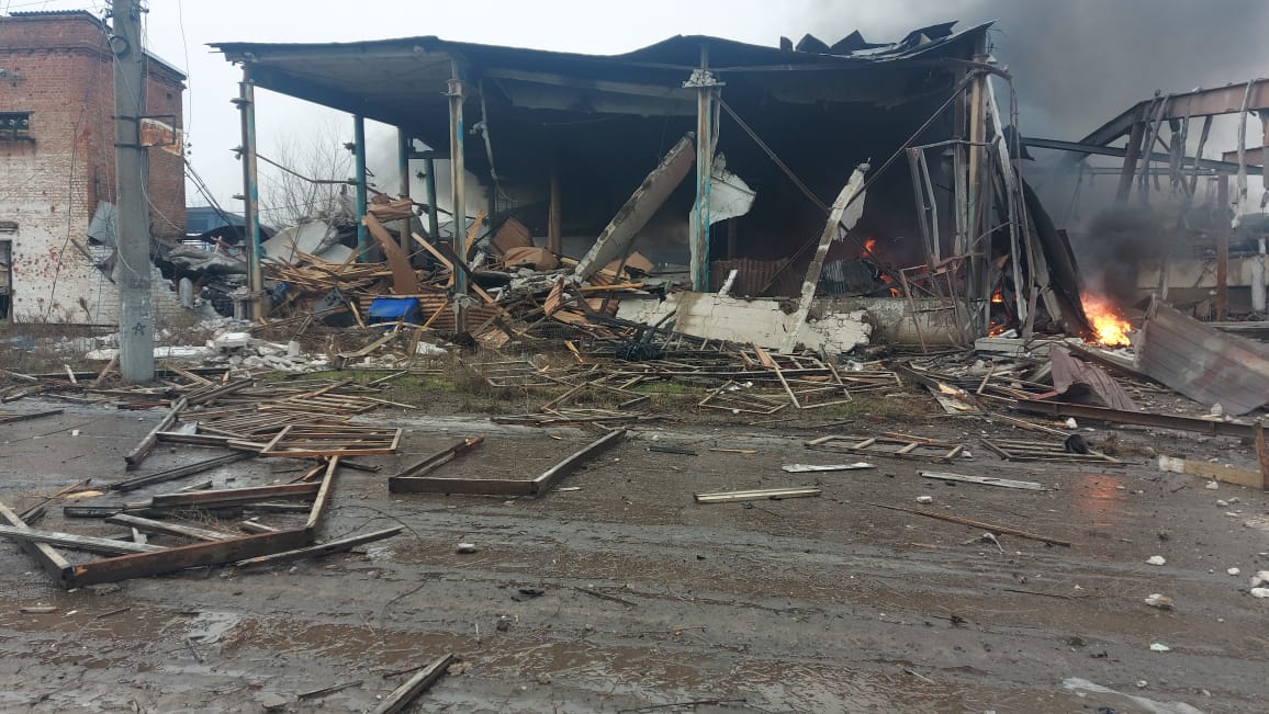 Россияне сбросили 6 авиабомб на Орехов, уничтожив жилой дом: фото — фото