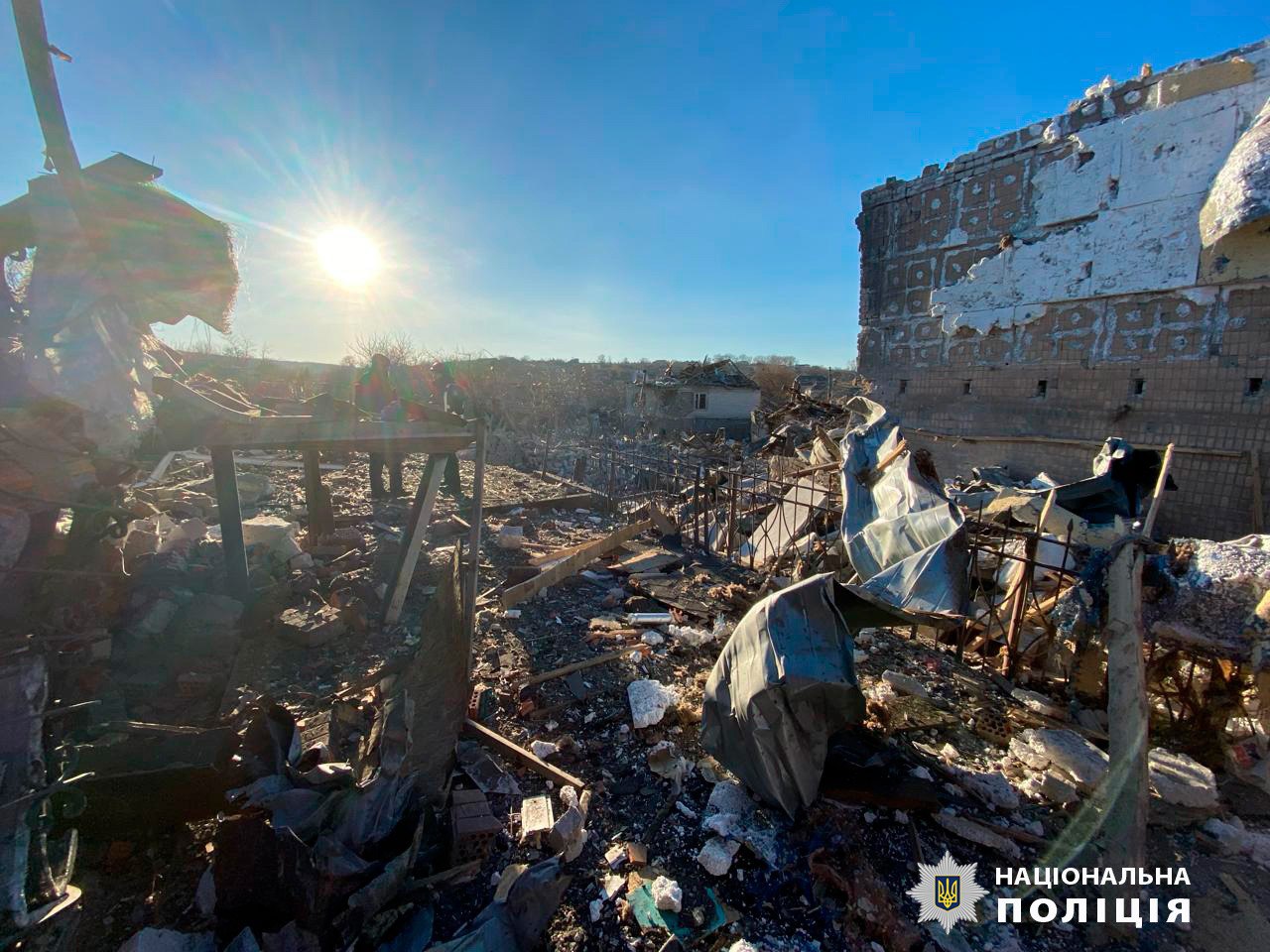 Двоє загиблих, десятки зруйнованих будинків: кадри наслідків удару КАБів по Куп'янську — фото