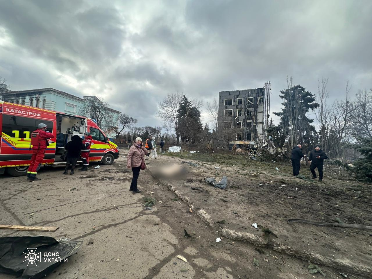 В Ізюмі госпіталізовано 24 особи, троє - у важкому стані — фото 5