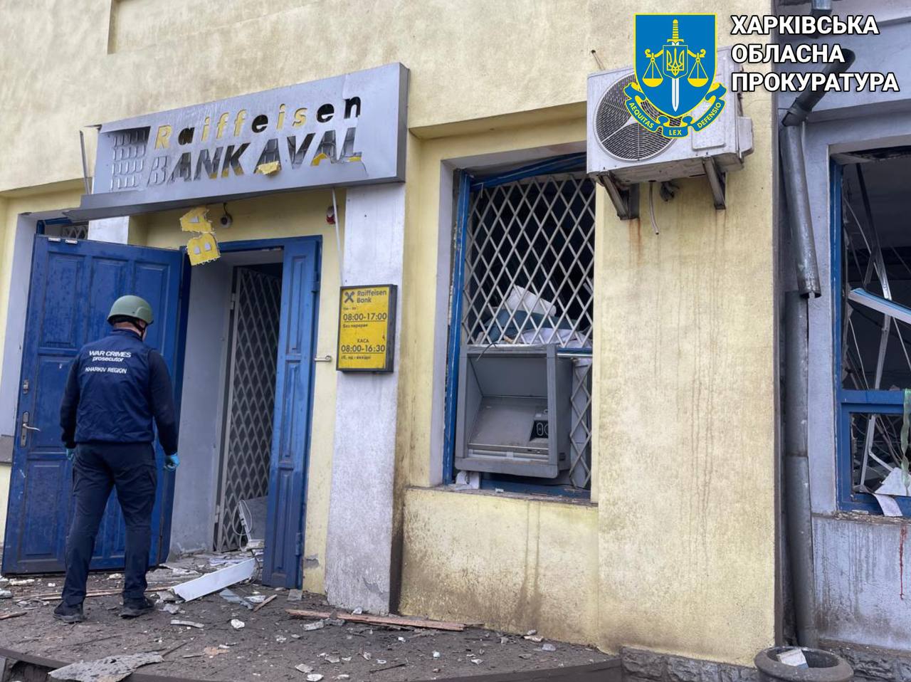 Появились кадры последствий удара по городу Златополь: пострадали 11 человек — фото 2