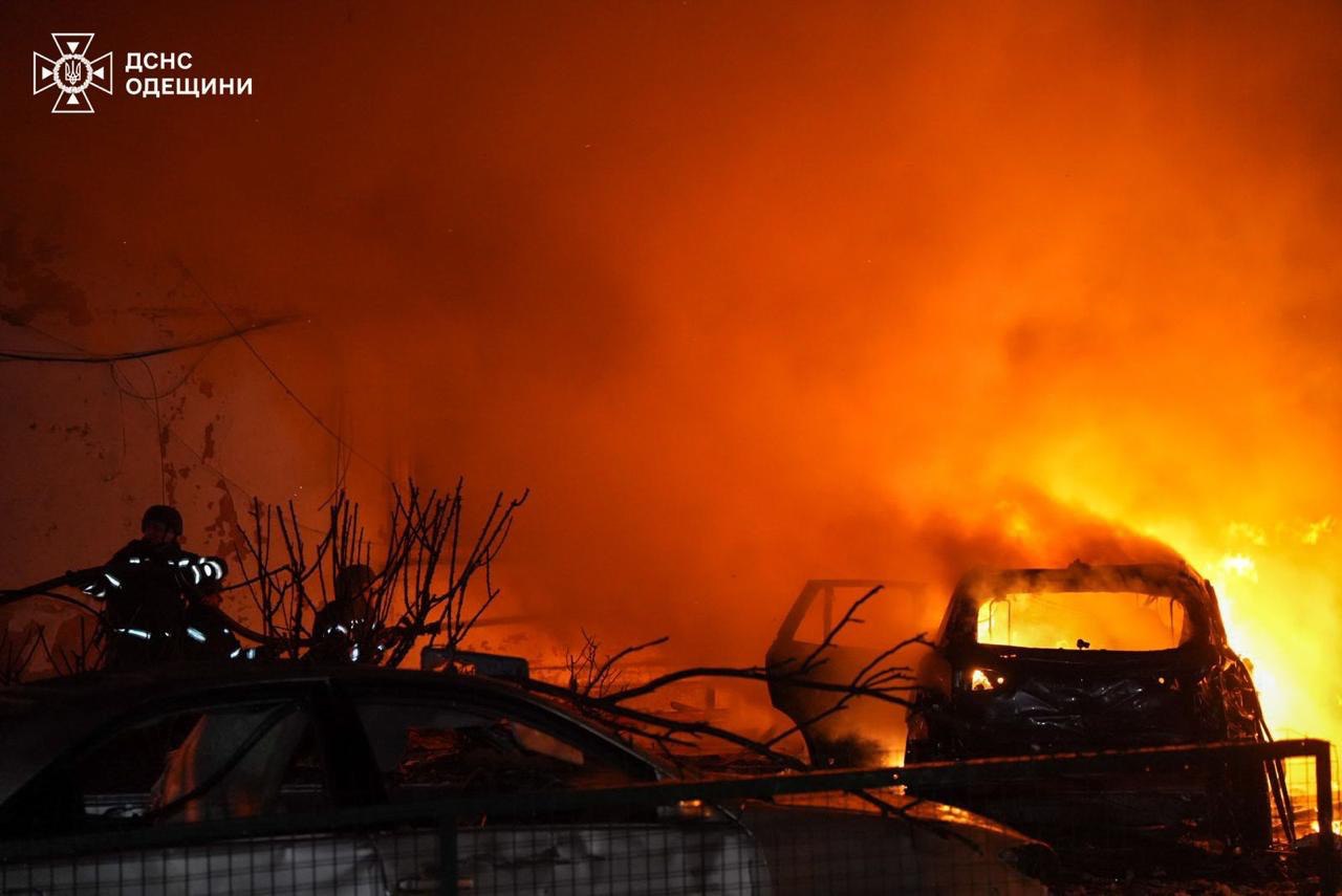 Під час атаки на Одесу постраждали 4 особи, частина міста без світла — фото 5