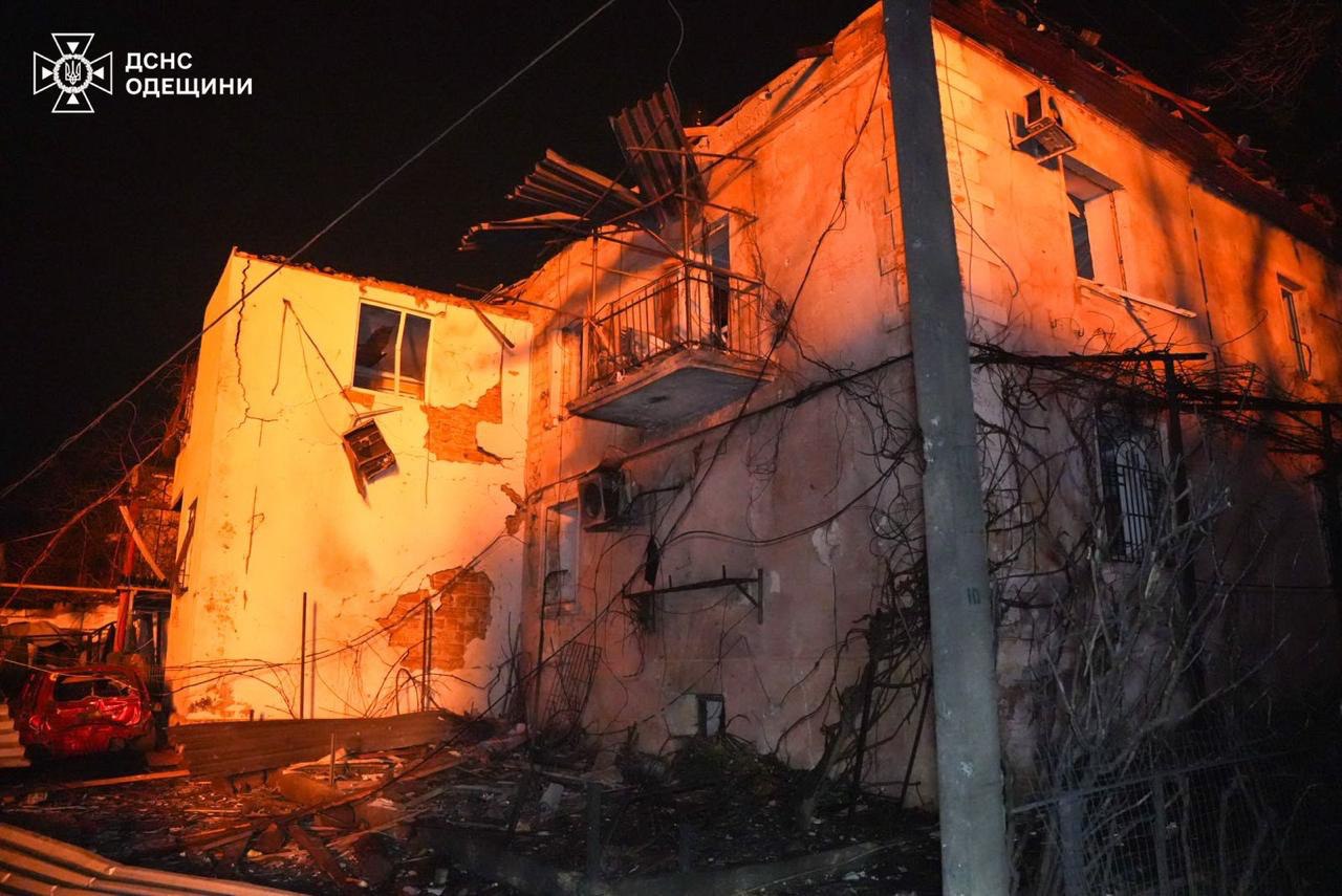 Під час атаки на Одесу постраждали 4 особи, частина міста без світла — фото 4
