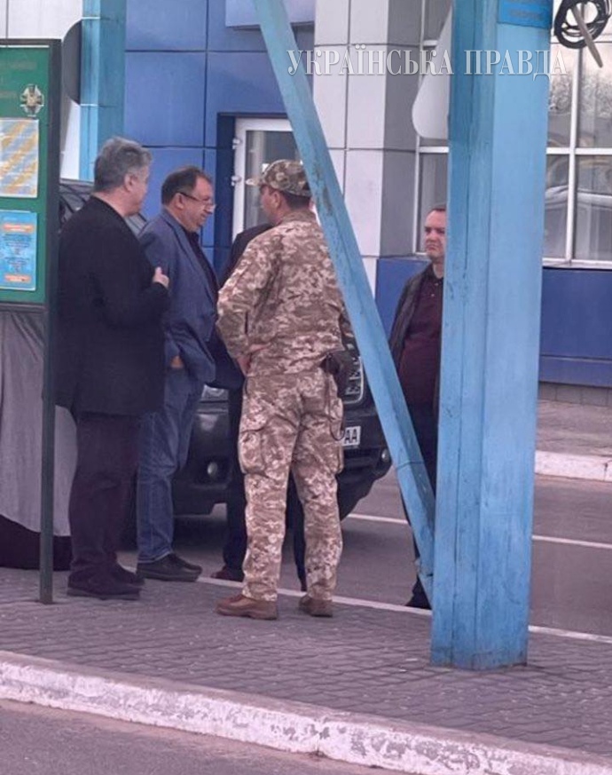 Порошенко снова пытается выехать из Украины — фото 1