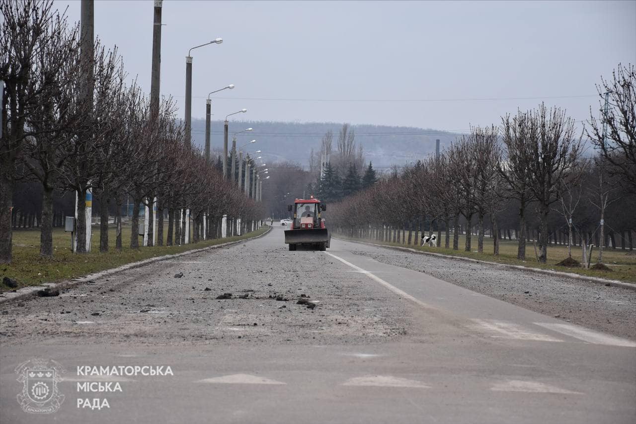 Росіяни вдарили по центру Краматорська: 13 постраждалих, серед них є діти — фото 2