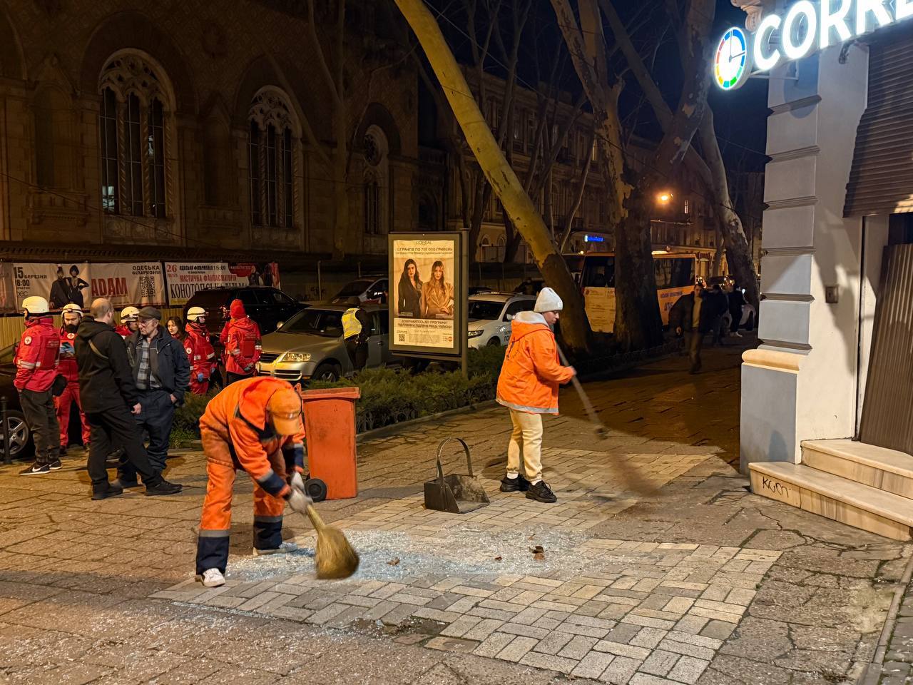 Удар по центру Одеси: як після обстрілу виглядає готель ”Брістоль” зсередини — фото 15