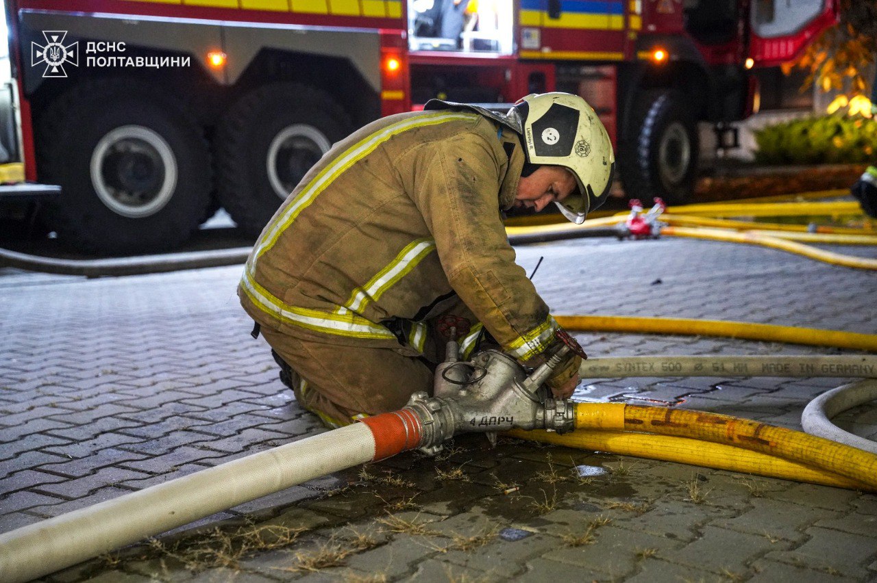 Через російську атаку під Полтавою згорів склад готової продукції одного з підприємств — фото 6