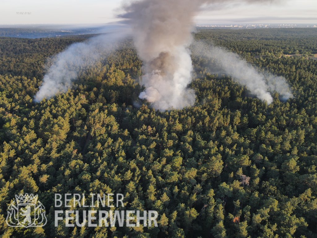 Возле Берлина горят склады с боеприпасами — фото 1