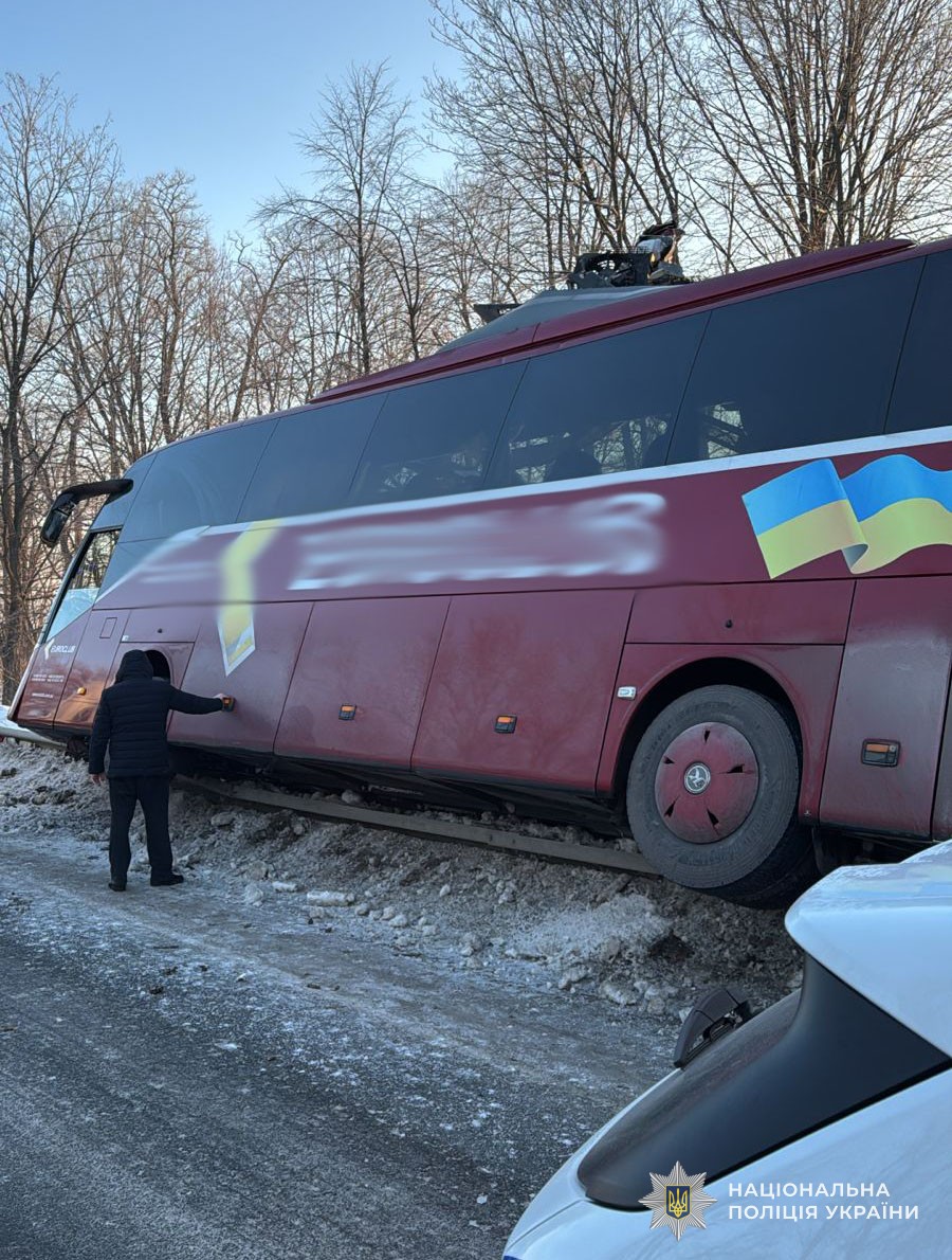 Автобус ”Відень-Київ” потрапив у ДТП у Львівській області: постраждали 9 людей — фото 4