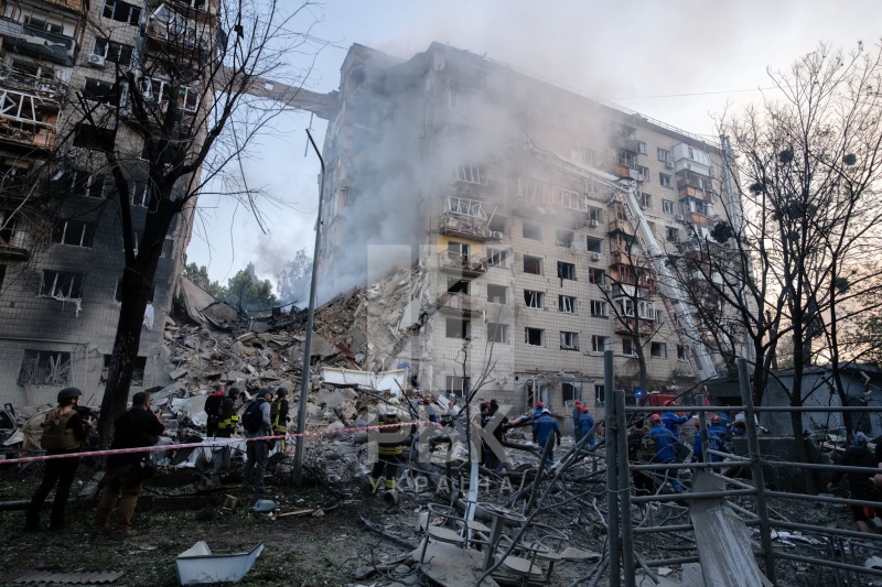 Росіяни вдарили по Києву: 14 людей загинули, понад 50 постраждали (фото, відео) — фото 2