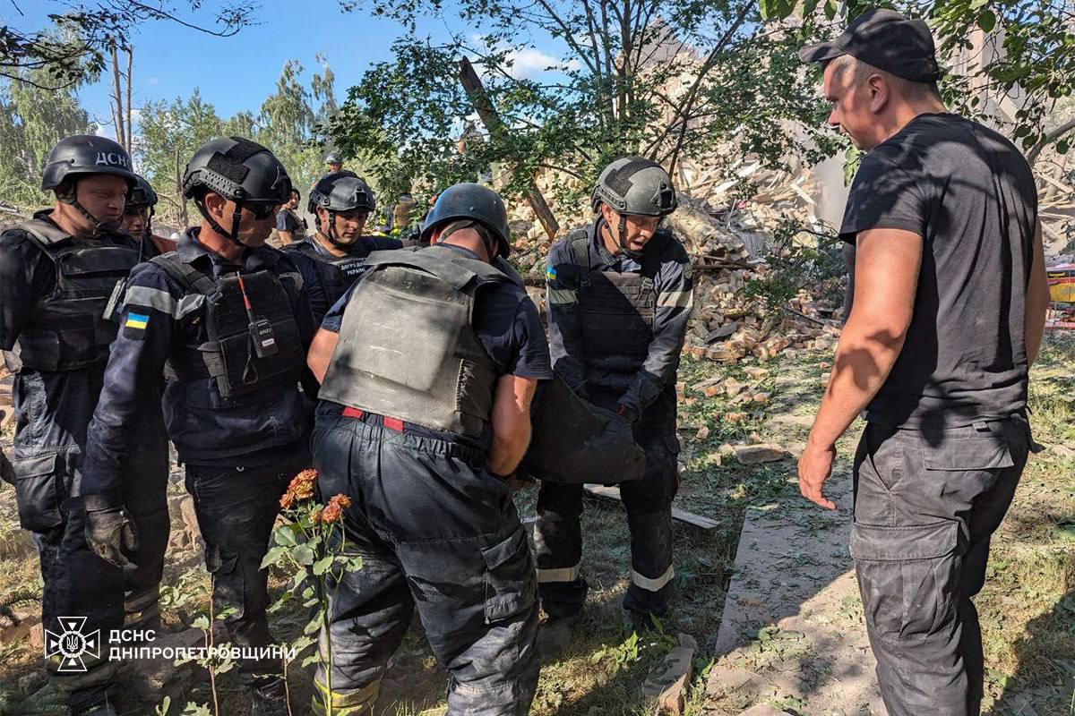 В результате обстрела в Кривом Роге погибли 9 человек: в городе объявлен траур — фото 3