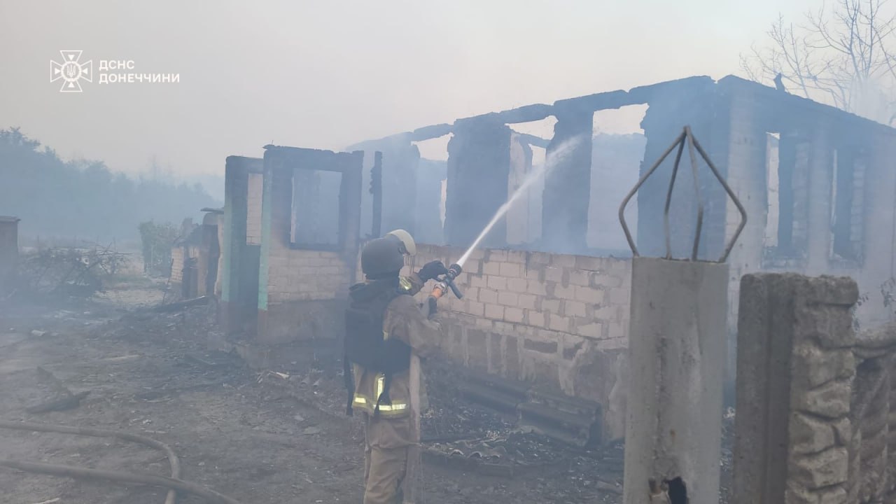 В Харьковской области разбушевался сильный лесной пожар: эвакуированы сотни людей — фото 6