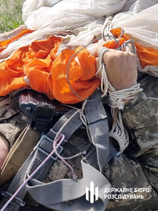 Курсант одесской Военной академии разбился, прыгая с парашютом, тот не раскрылся — фото 1