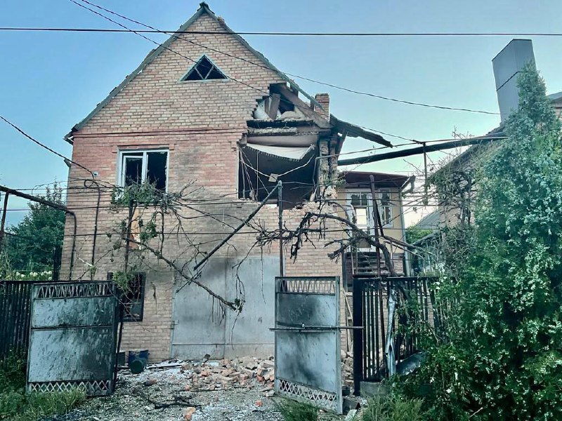 Россияне обстреляли Никополь из ”Градов”: повреждены десятки домов — фото 6