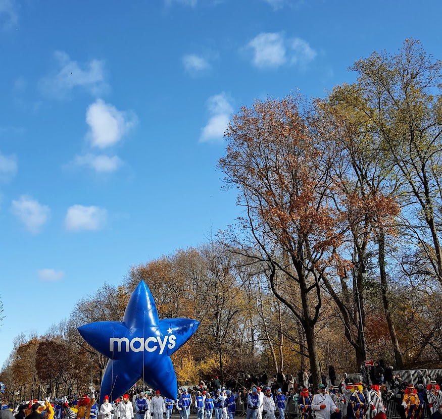 В Нью-Йорке в честь Дня благодарения провели традиционный парад ”Macy’s”: ВИДЕО — фото